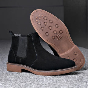 Vista da sola antiderrapante da bota Chelsea masculina preta