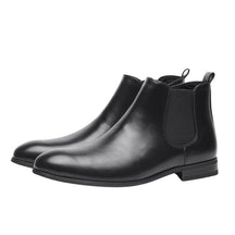 Par de botas Chelsea masculinas pretas com elástico lateral