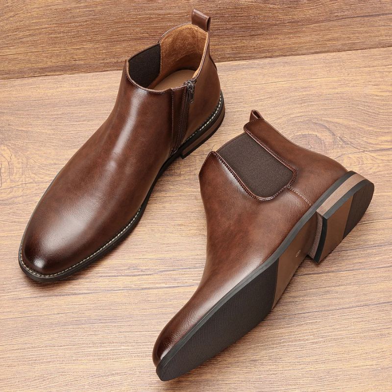 Botas Chelsea masculinas marrons vistas em diferentes ângulos