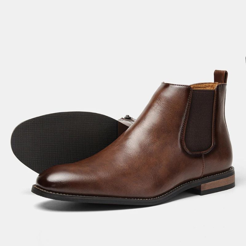 Vista lateral e detalhe da sola da bota Chelsea masculina marrom