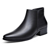 Bota masculina preta de cano curto com bico fino e salto baixo
