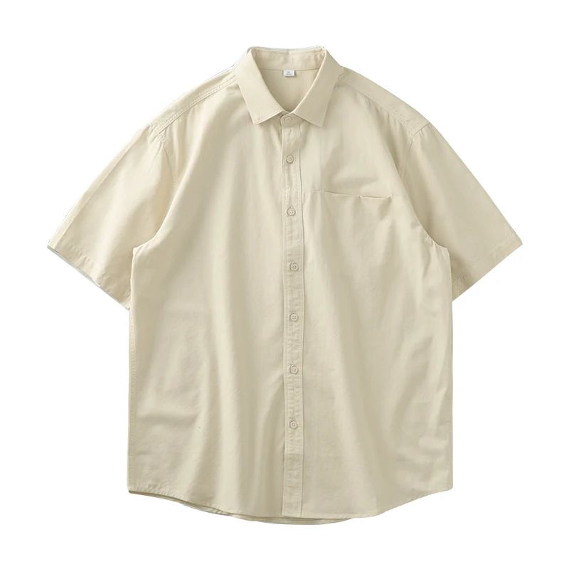 Camisa masculina off-white de manga curta com modelagem ampla