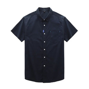 Camisa masculina azul-marinho de manga curta com fechamento por botões
