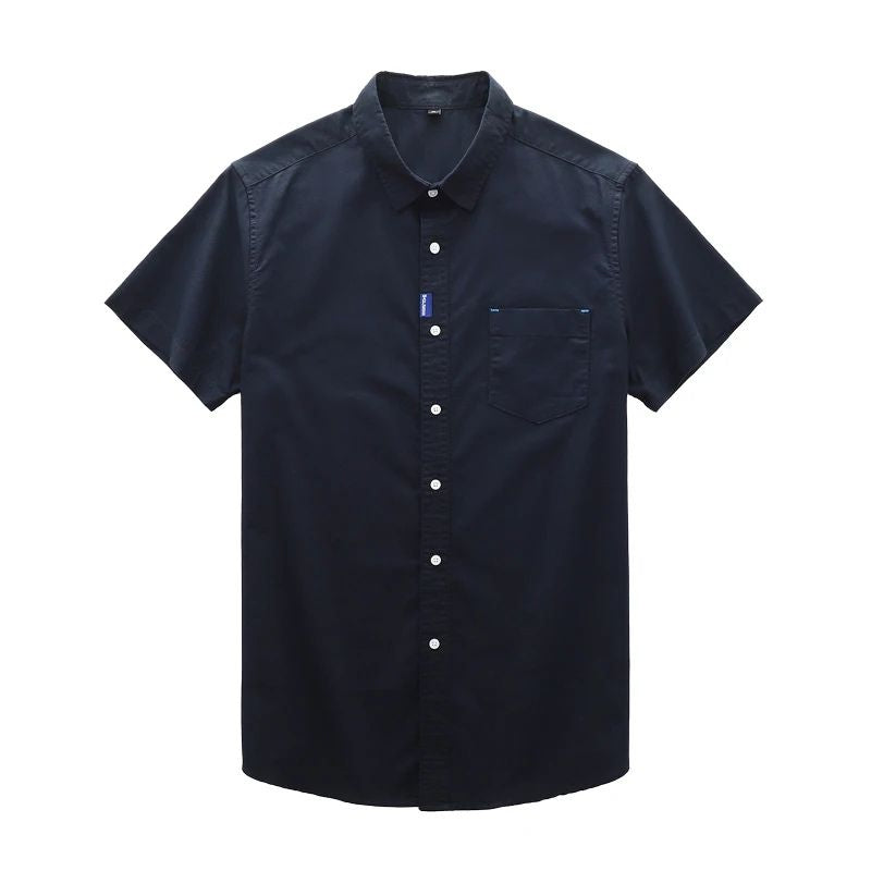 Camisa masculina azul-marinho de manga curta com fechamento por botões
