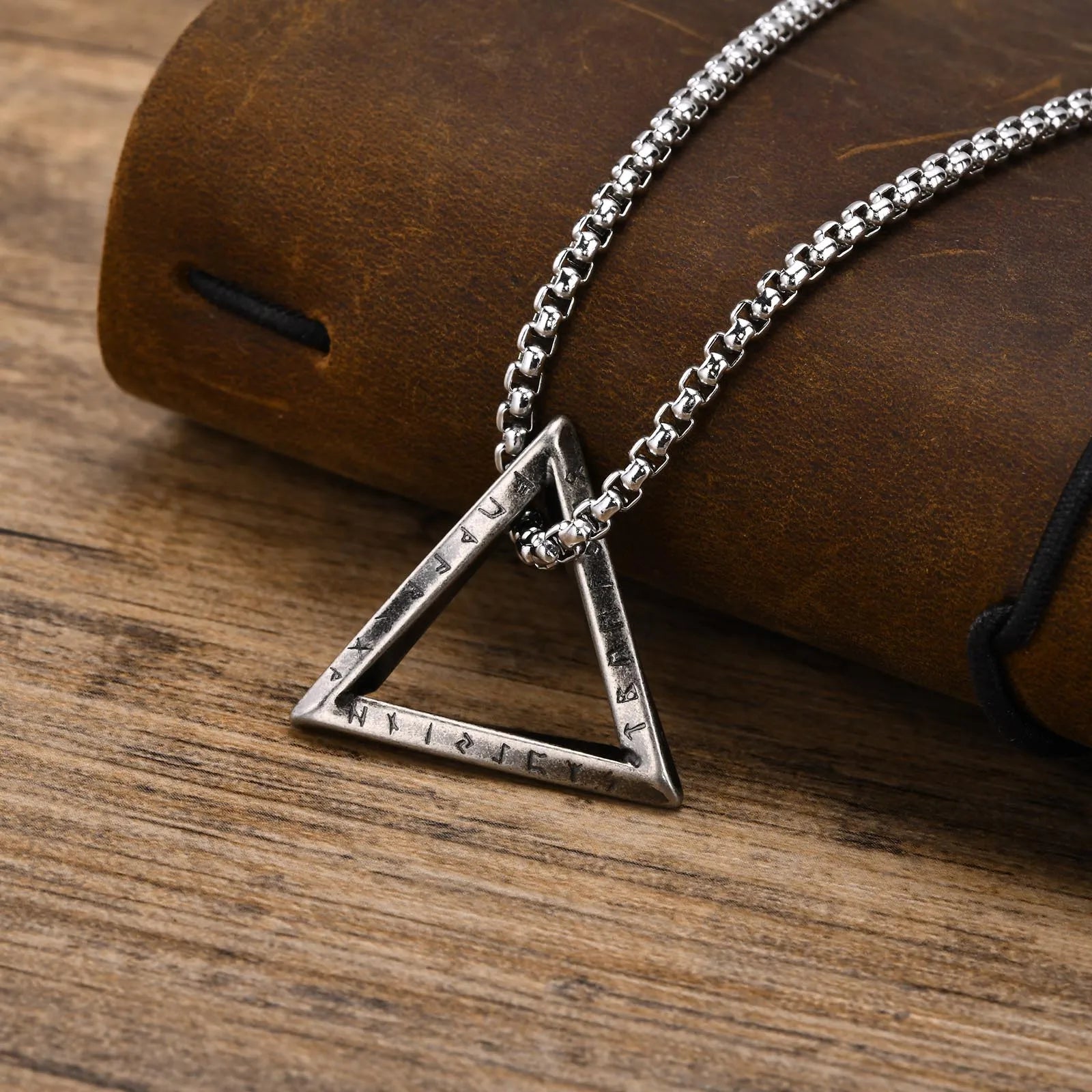 Corrente Masculina Valenteo Valknut