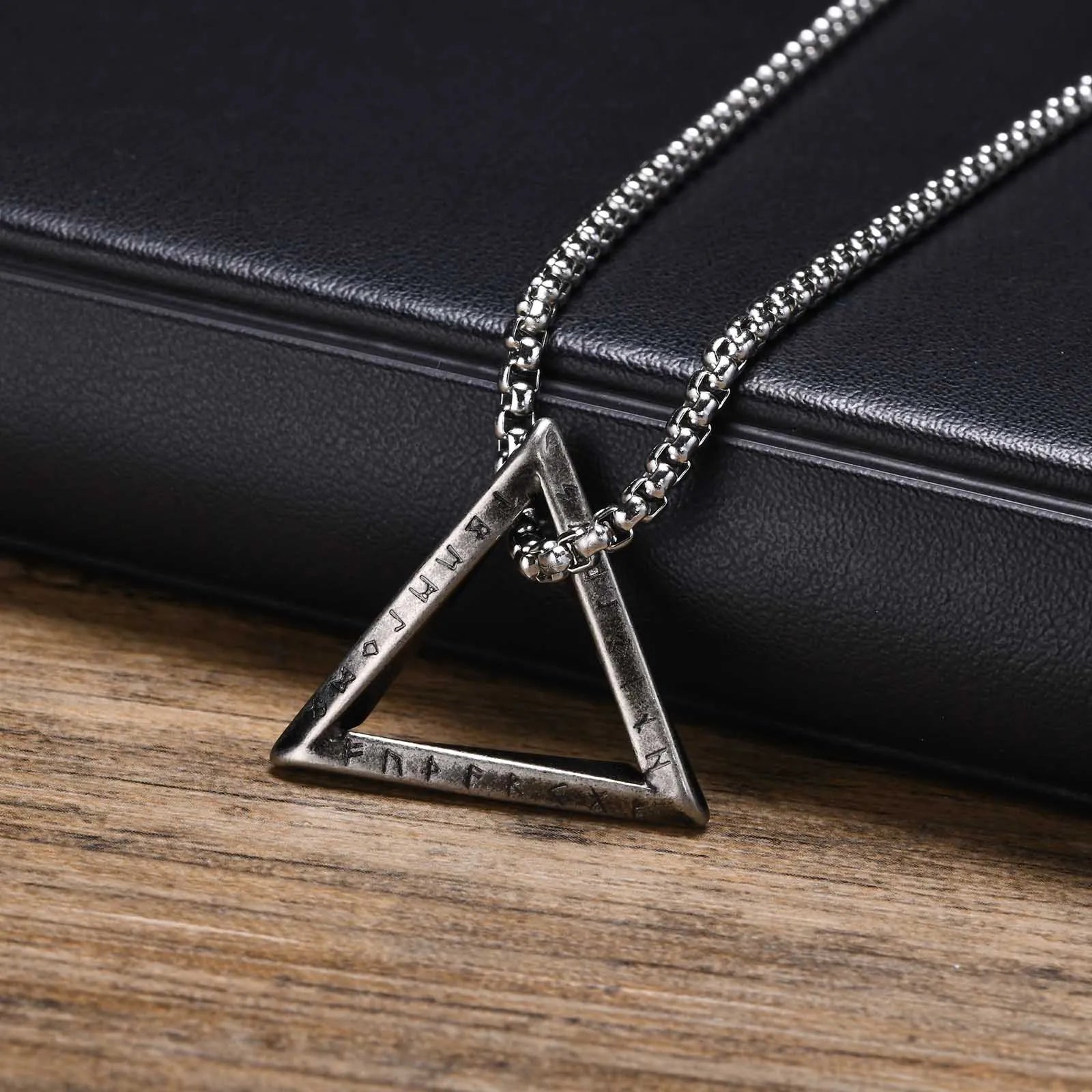 Corrente Masculina Valenteo Valknut