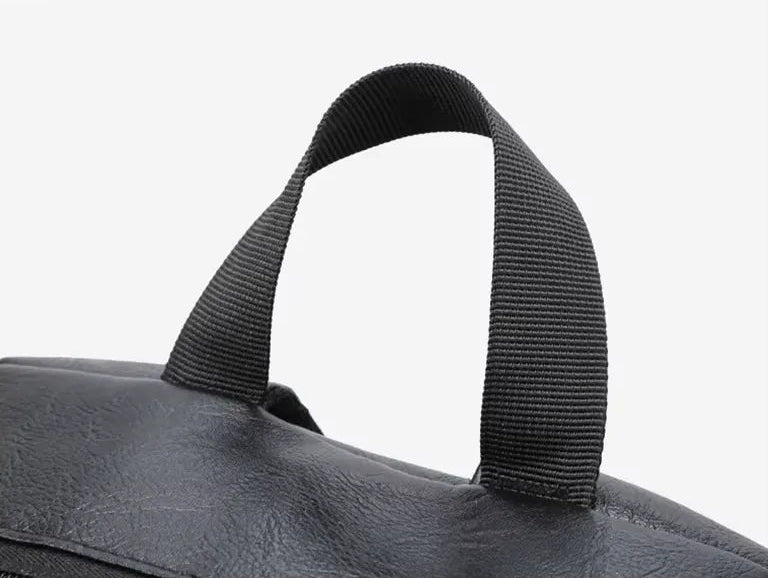 close up na alça de mão da mochila executiva valenteo savile