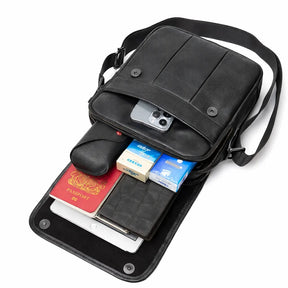interior de bolsa masculina com organização eficiente